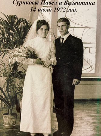 Астраханцы пополняют музей органов ЗАГС свадебными нарядами предков