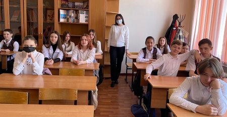 Семейные традиции обсудили сотрудники Астраханского ЗАГСа с семиклассниками