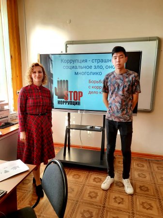 Сотрудники Ахтубинского ЗАГСа продолжают правовое просвещение школьников