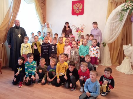 Енотаевские и икрянинские малыши с детского сада приобщаются к народным праздникам с помощью ЗАГСа