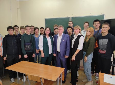 Со студентами о роли отца говорили в Астраханском ЗАГСе