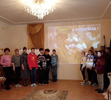 Дню Победы посвятили встречу со студентами в Икрянинском ЗАГСе