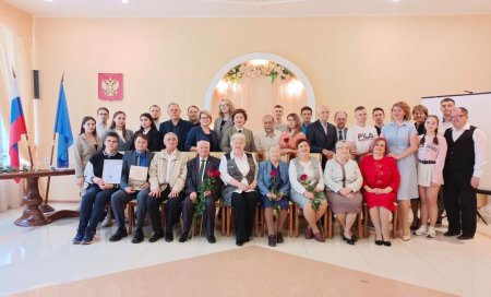 В Астраханском ЗАГСе чествовали семейные династии медицинских работников