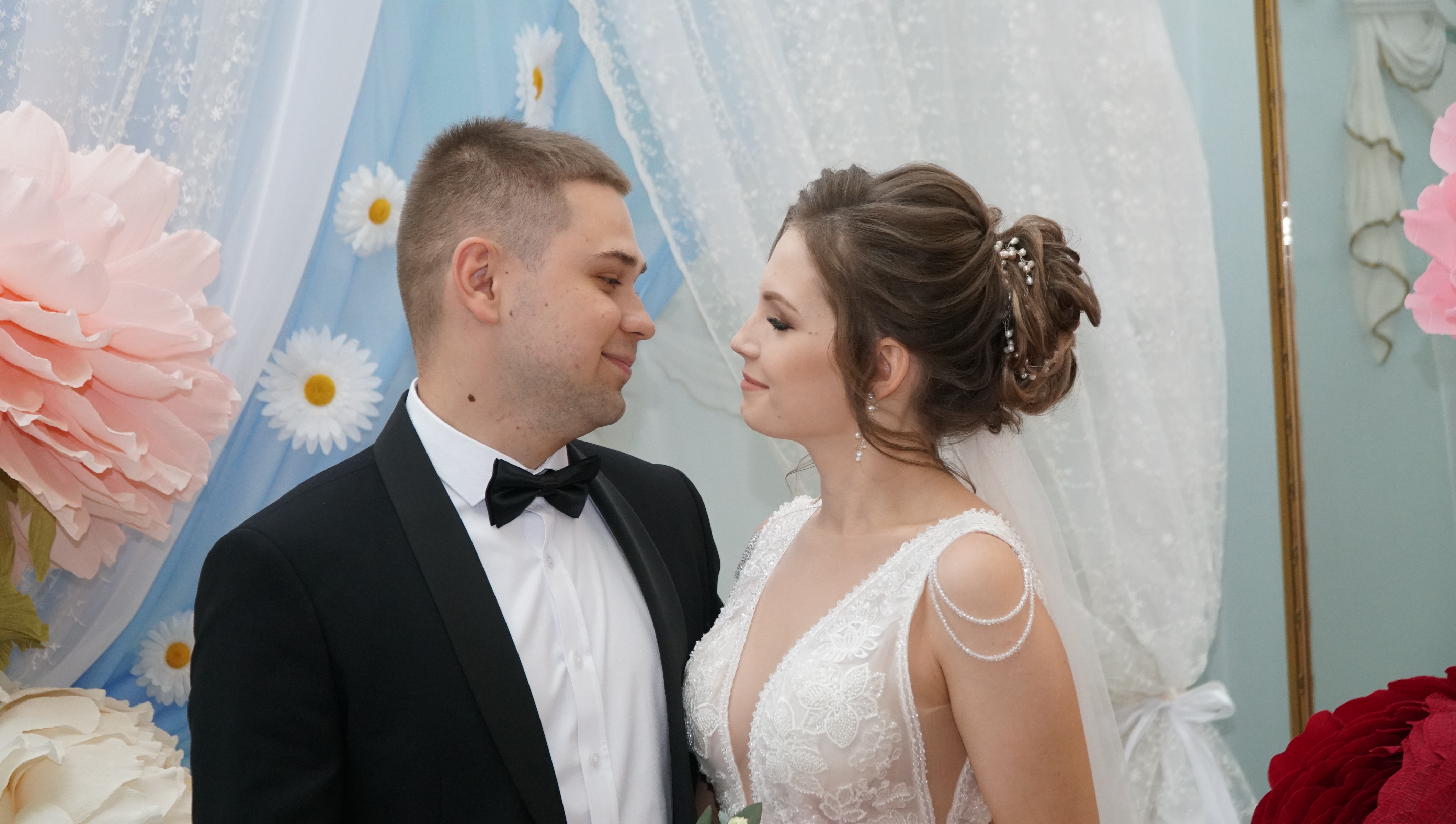 4 свадьбы астрахань. Свадьба в Астрахани 2013 год 14 сентября. Пары которые поженились в 13 и 15.