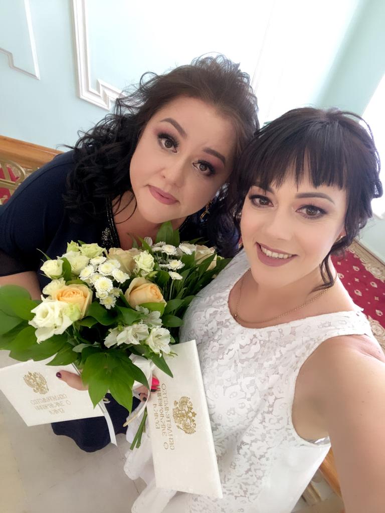 Две сестры в один день зарегистрировали свои браки в астраханском ЗАГСе