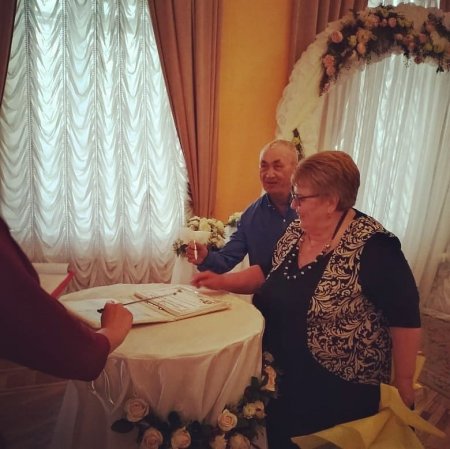 Сапфировый юбилей свадьбы отметили супруги Гусевы во Дворце бракосочетаний Астрахани