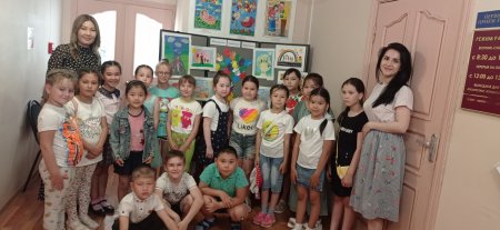 Авторы выставки рисунков «Семейный портрет» посетили Красноярский отдел службы ЗАГС