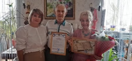 Сегодня руководство службы ЗАГС поздравило ветеранов Донских с 50-летним юбилеем свадьбы
