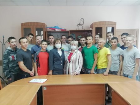 Работники органов ЗАГС Астраханской области провели беседу с подростками в рамках проекта «Здоровым жить здорово!»