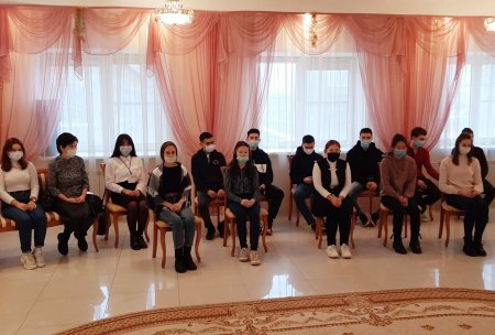Круглый стол на тему «Молодая семья в современном обществе» провели в отделе ЗАГС Володарского района
