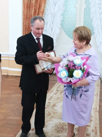 Золотых юбиляров супругов Звоновых чествовали во Дворце бракосочетаний Астрахани