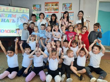 О правилах безопасности рассказали сотрудники ЗАГСа в детском саду Камызяка