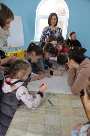Беседу про счастье провели сотрудники ЗАГСа Знаменска с воспитанниками воскресной школы