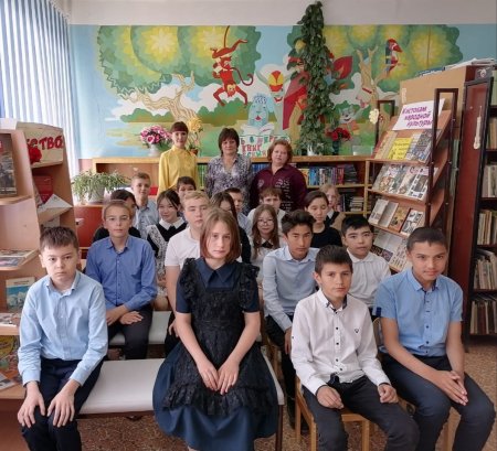 Сотрудники Приволжского ЗАГСа побеседовали со школьниками на тему семейных обычаев и традиций