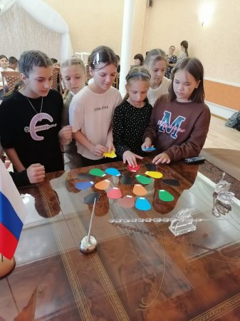 Формулу семейного счастья попытались создать черноярские школьники с помощью сотрудников ЗАГСа