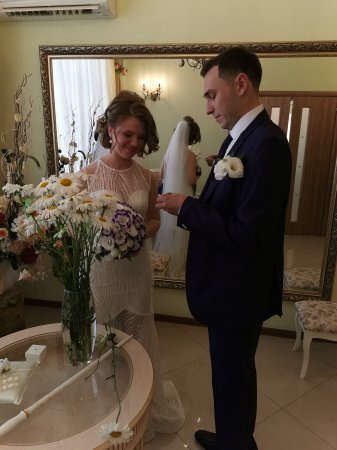 Астраханские молодожёны получили сюрпризы в ЗАГСе в День семьи, любви и верности