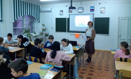 О правах и обязанностях узнали от специалиста ЗАГСа ахтубинские семиклассники