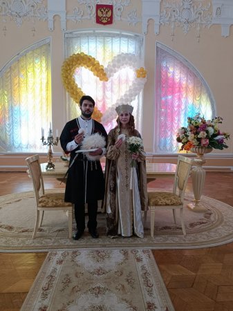 В отделе N 1 г. Астрахани 8 июля поженили 25 пар и зарегистрировали двойню