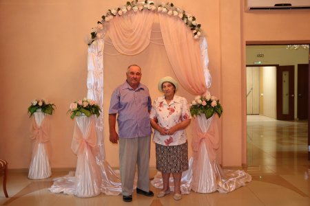 Значимую дату – 60 лет в браке отметили в ЗАГСе харабалинцы Кирюшкины