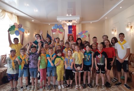 «Давайте жить дружно!» - призывали детей в районных  ЗАГСах Астраханской области