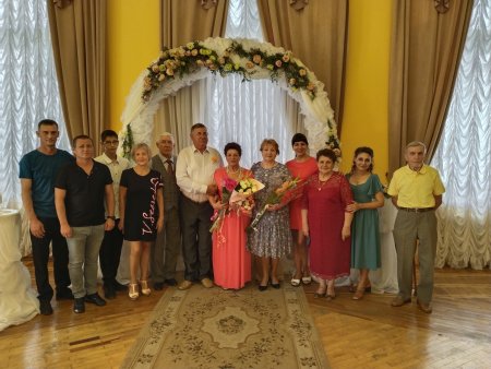 Полвека вместе - золотой юбилей со дня свадьбы отметили в ЗАГСе супруги Шабровы