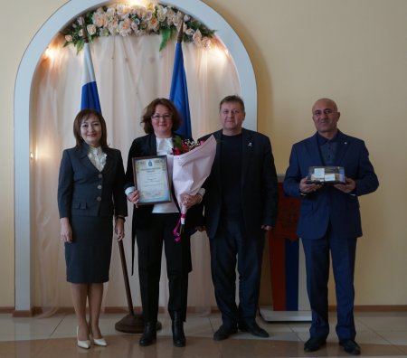 Сотрудники органов ЗАГС Астраханской области получили заслуженные грамоты и благодарности